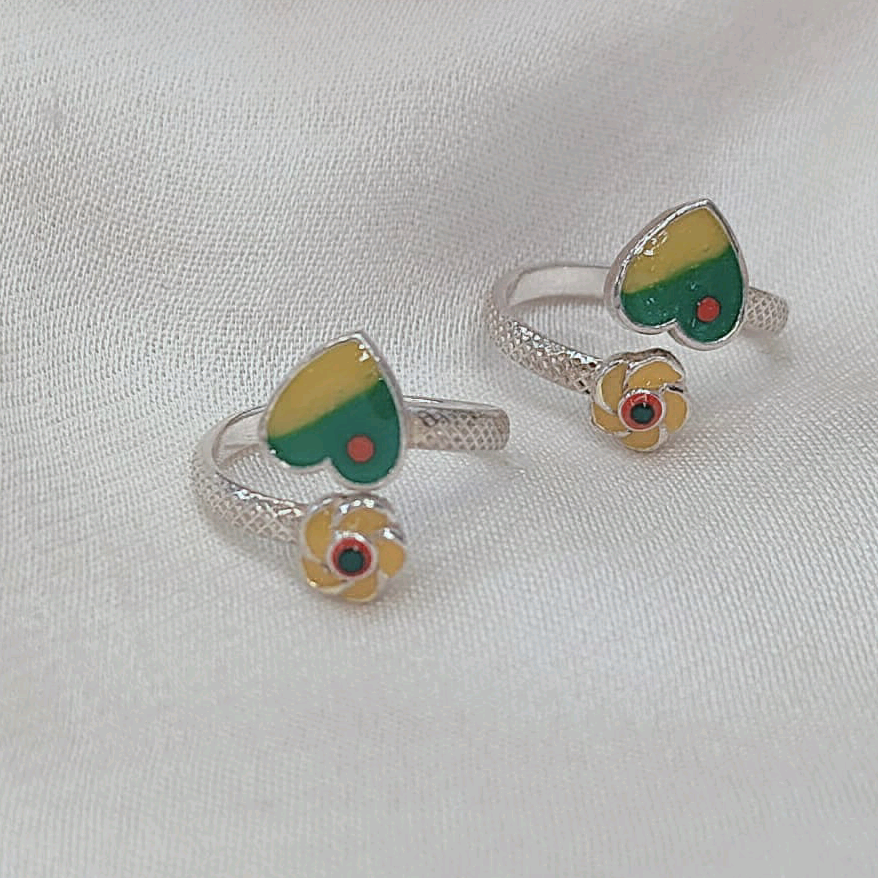 Yellow Enamel Heart Shape With Honey Bee Toe Ring